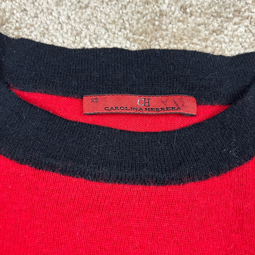 Carolina Herrera Red Crewneck Short Sleeve Sweater with Black Trim - Picture 3 of 6